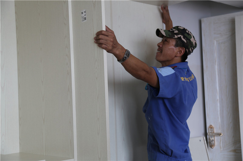 板式家具貼面開(kāi)膠起翹該如何處理？