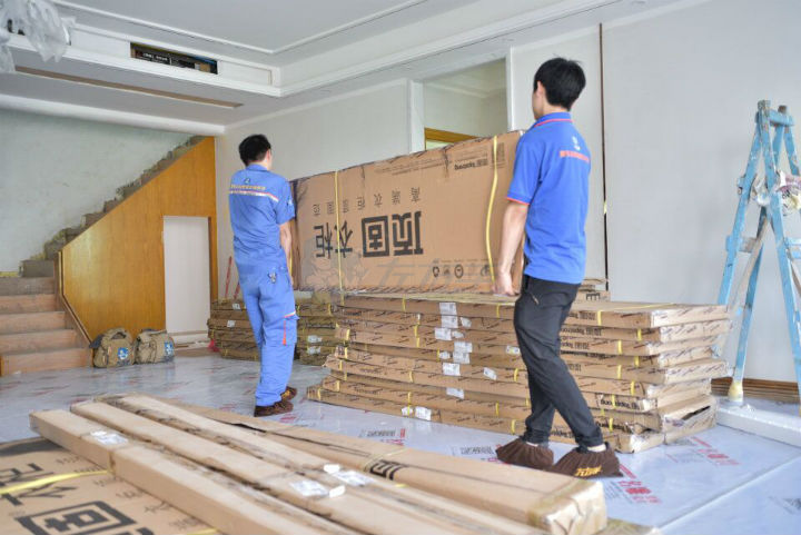 左右手家居安裝公司合作伙伴頂固敲鐘上市，定制家具上市公司再添強(qiáng)將！1